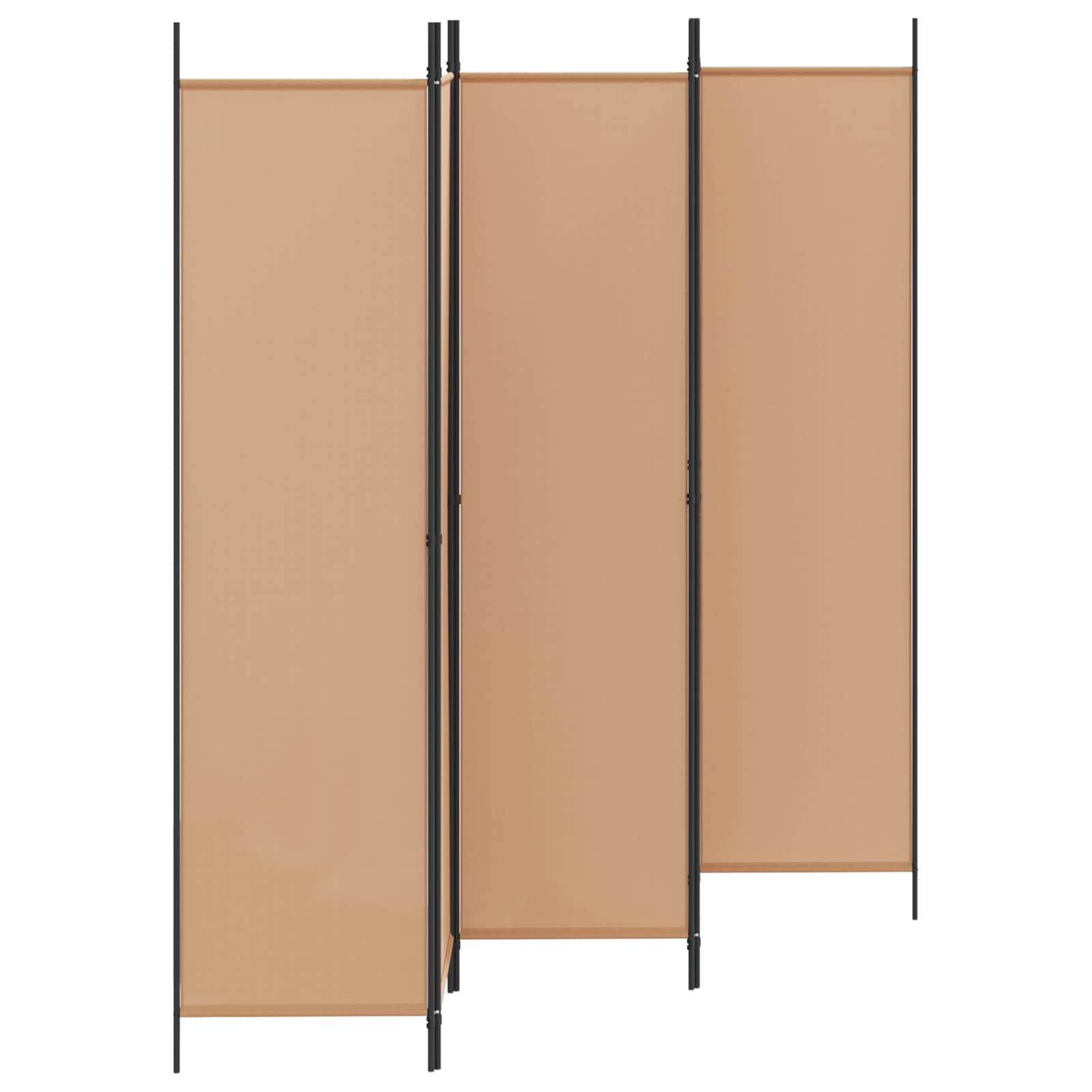 Drei beige Stoff-Sichtschutzpaneele, die zwischen schwarzen Vertikalpfosten aufgehängt sind und in einer modularen Wandanordnung überlappend angeordnet sind.