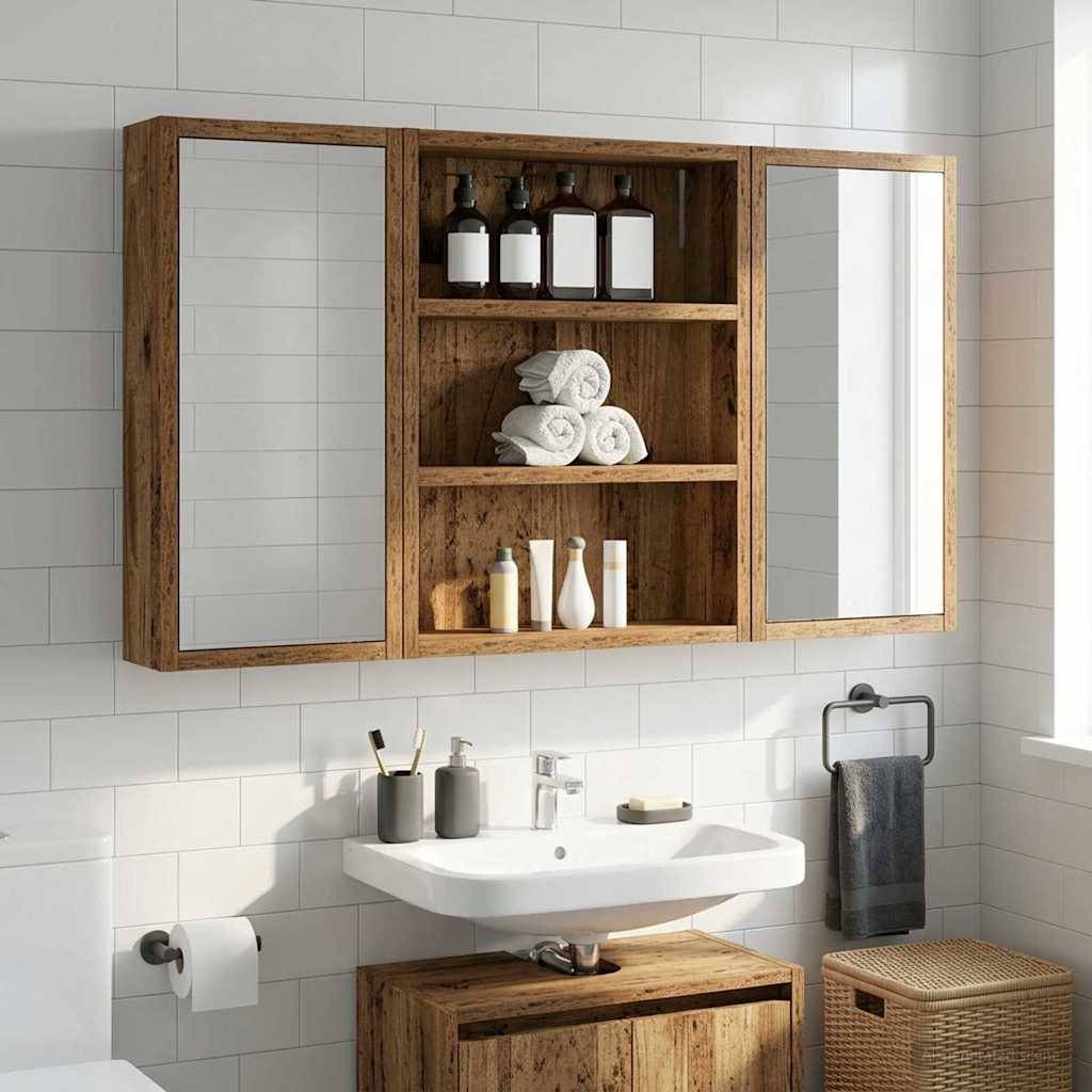 Badezimmer-Waschtisch mit an der Wand montiertem Holzschrank, Spiegeltüren, offenen Regalen mit Handtüchern und Flaschen und einem Waschbecken darunter.