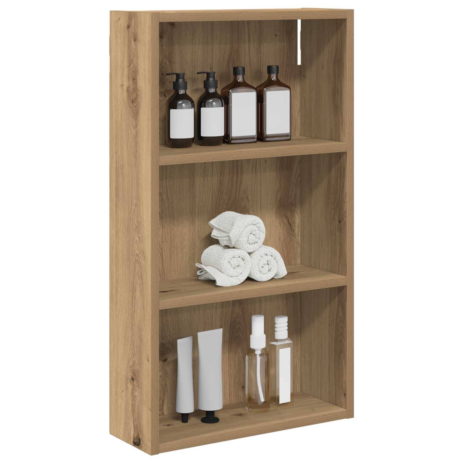 Hölzernes Wandregal mit drei offenen Fächern, das braune Toilettenflaschen, aufgerollte weiße Handtücher und kleine Pump- und Quetschspender enthält.