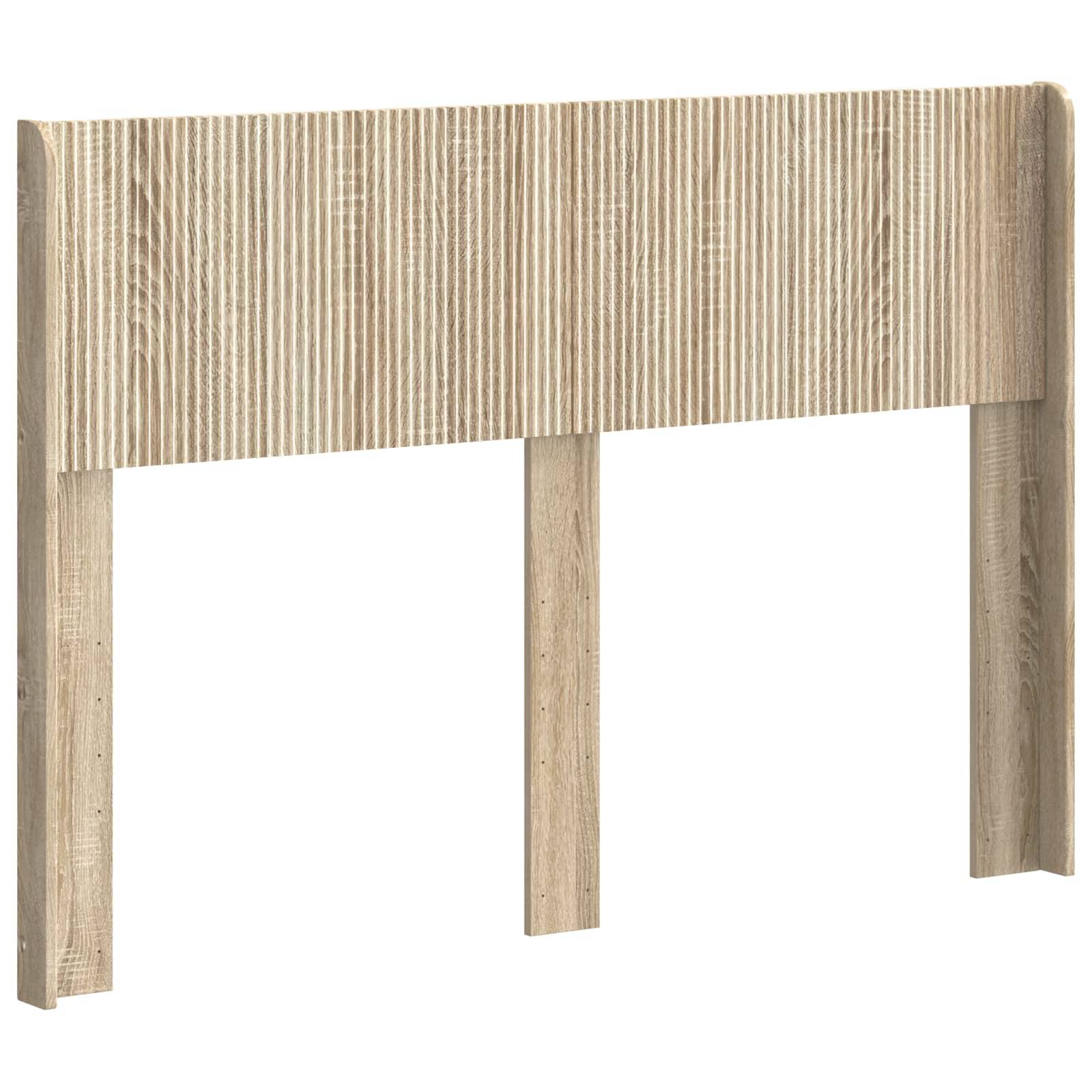 Kopfende eines Holzbettgestells mit Lamellen in heller natürlicher Oberflächenbehandlung, mit drei vertikalen Stützbeinen auf weißem Hintergrund.