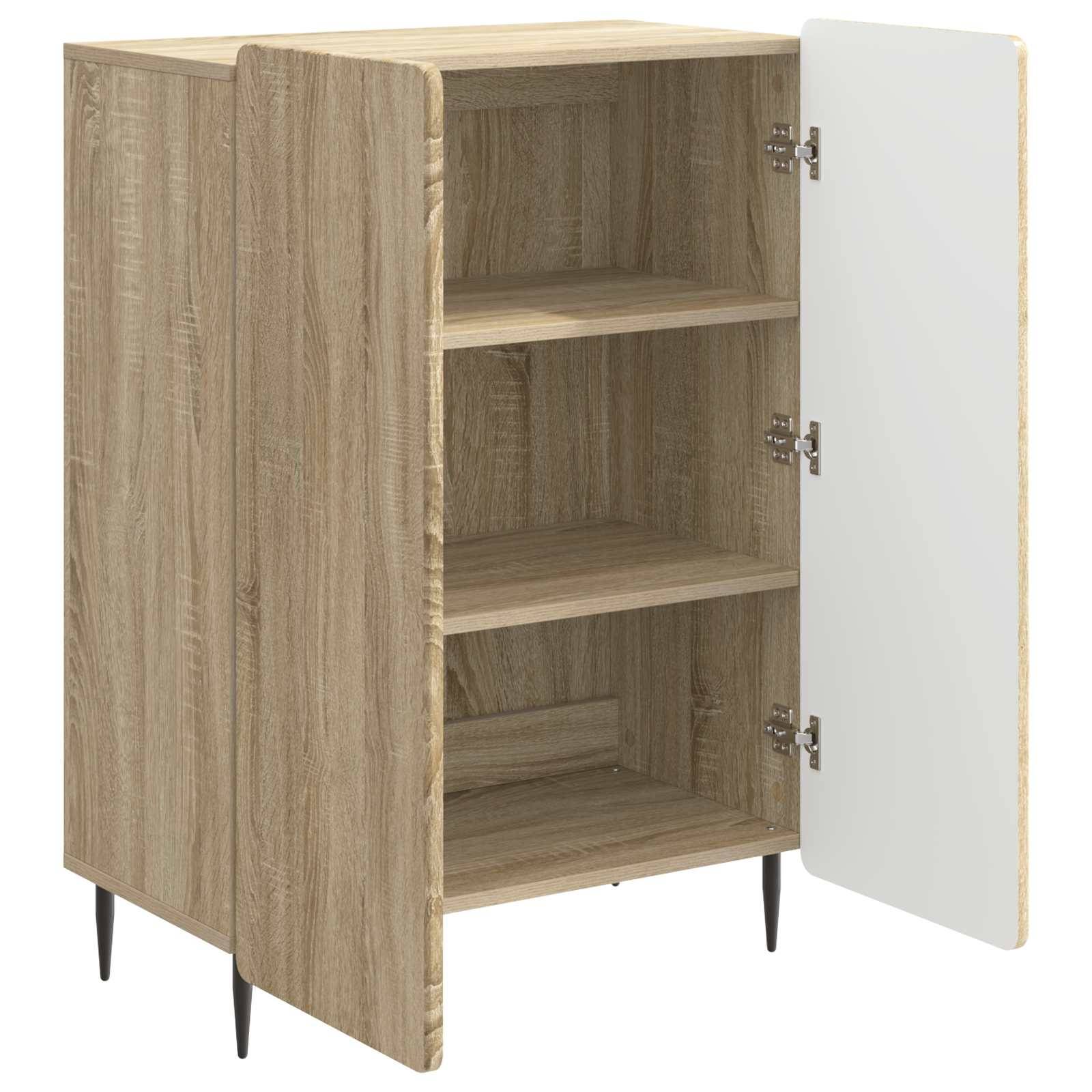 Holzschrank mit einer offenen weißen Tür, drei Innenregalen und verjüngten schwarzen Beinen auf weißem Hintergrund.