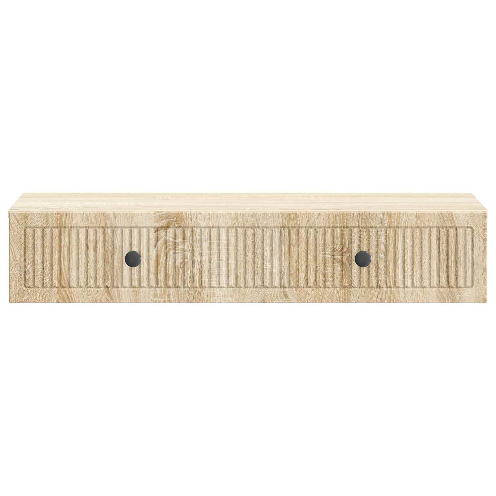 Eine helle Holzschubladefront mit vertikalen Rillen und zwei schwarzen runden Knöpfen auf einem einfachen weißen Hintergrund.