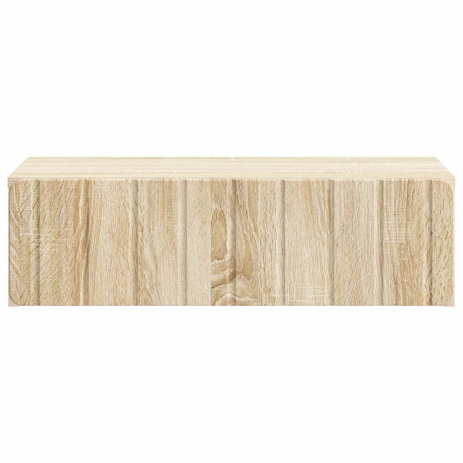 Holzblock aus Holz mit heller natürlicher Maserung auf weißem Hintergrund.