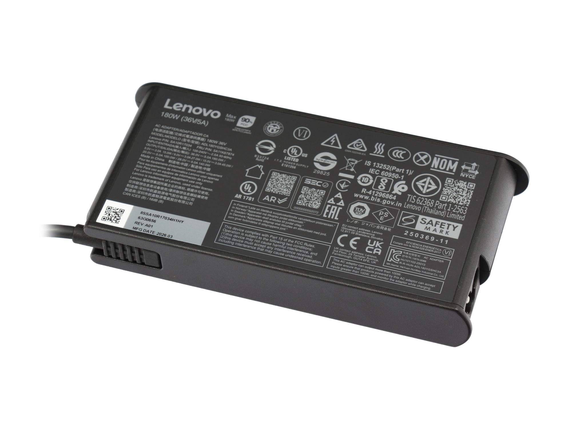 Lenovo-Laptop-Netzteil mit angeschlossenem Kabel, dargestellt auf weißem Hintergrund.