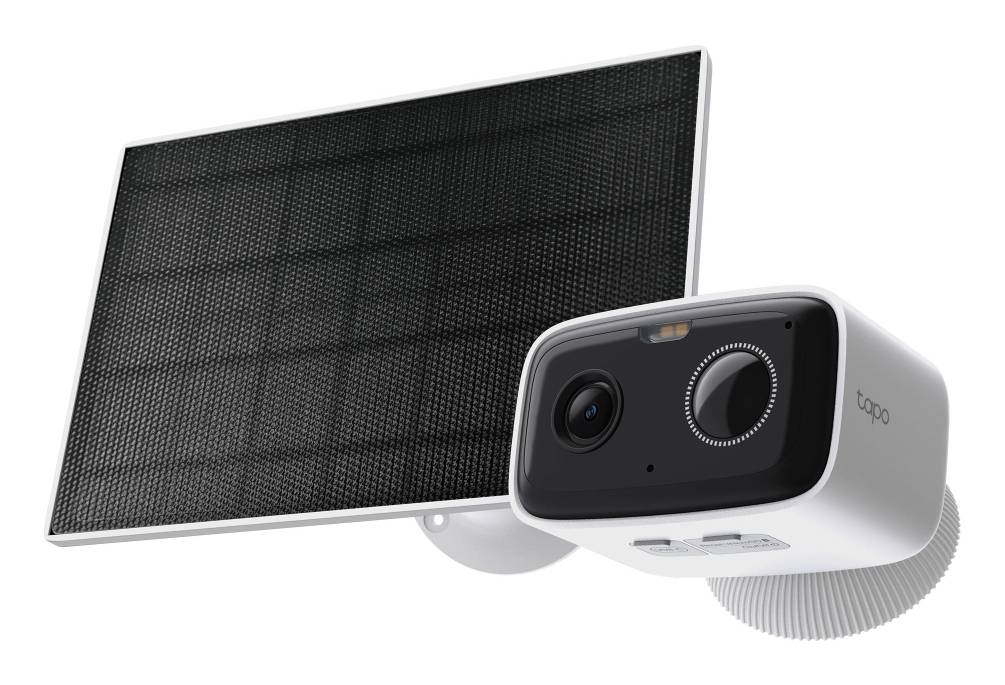 Weiße Außensicherheitskamera mit integriertem Solarpanel, dargestellt in einer angewinkelten Produktansicht vor einem schlichten Hintergrund.