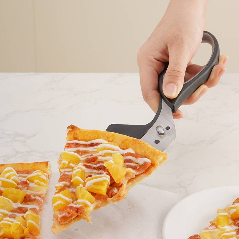 Pizzaschere aus Edelstahl mit Spatel