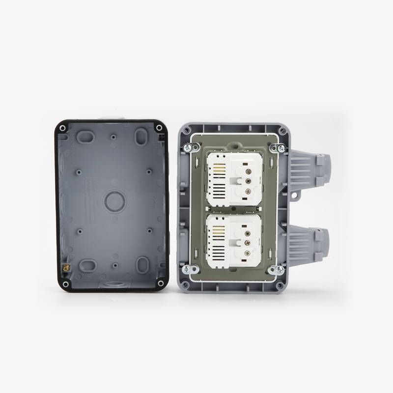 Wasserdichte Steckdose mit Netzschalter, Klappschutz und 4 USB-Anschlüssen Gray