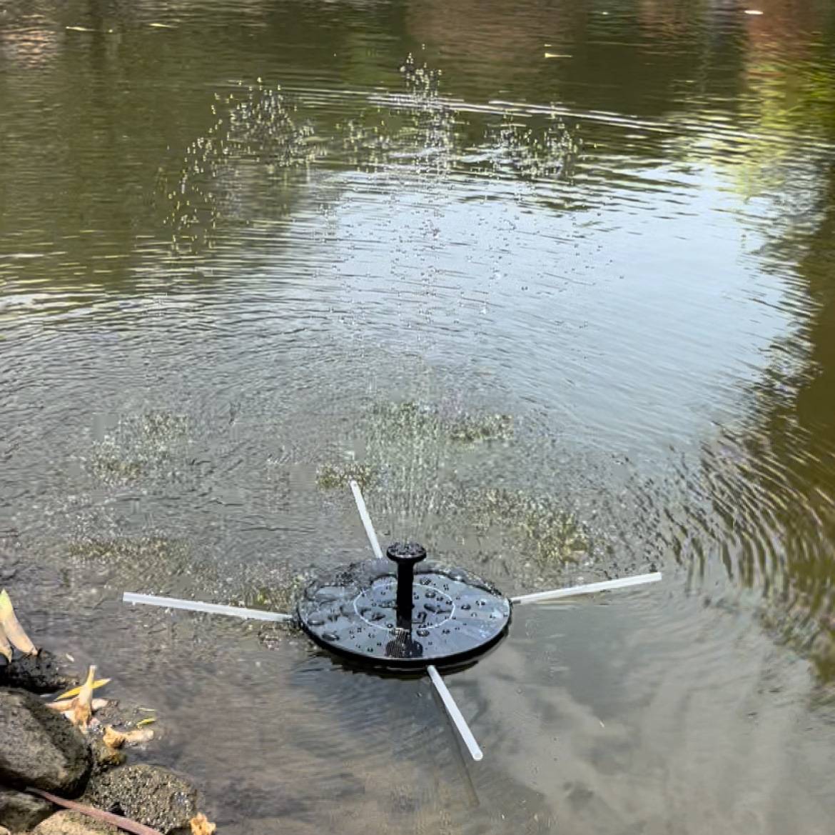 Solar Springbrunnen mit bunter Beleuchtung und 6 Düsen Black