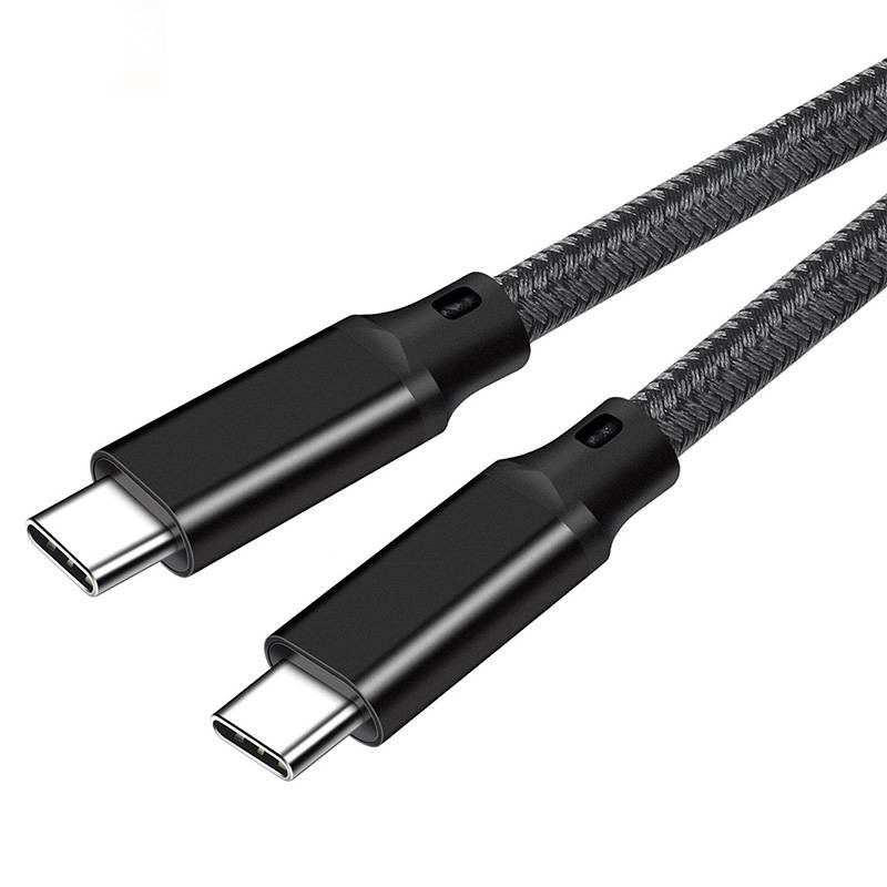 Zwei geflochtene USB-C-Kabel mit schwarzen Steckern auf weißem Hintergrund.
