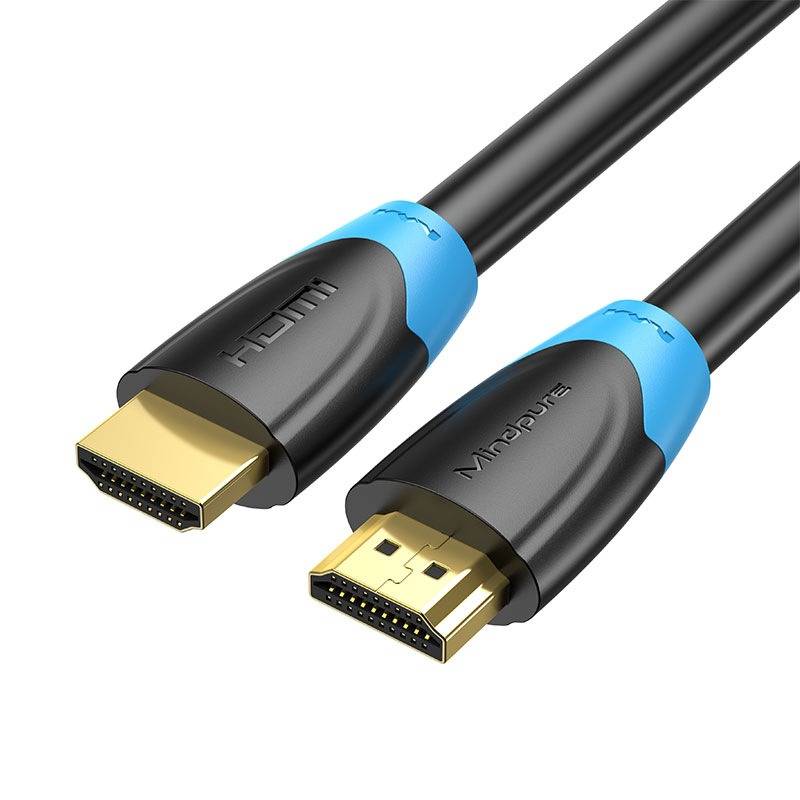 Zwei HDMI-Kabel mit vergoldeten Steckern auf weißem Hintergrund, in Nahaufnahme gezeigt, um die Steckerendungen und das Kabeldesign hervorzuheben.