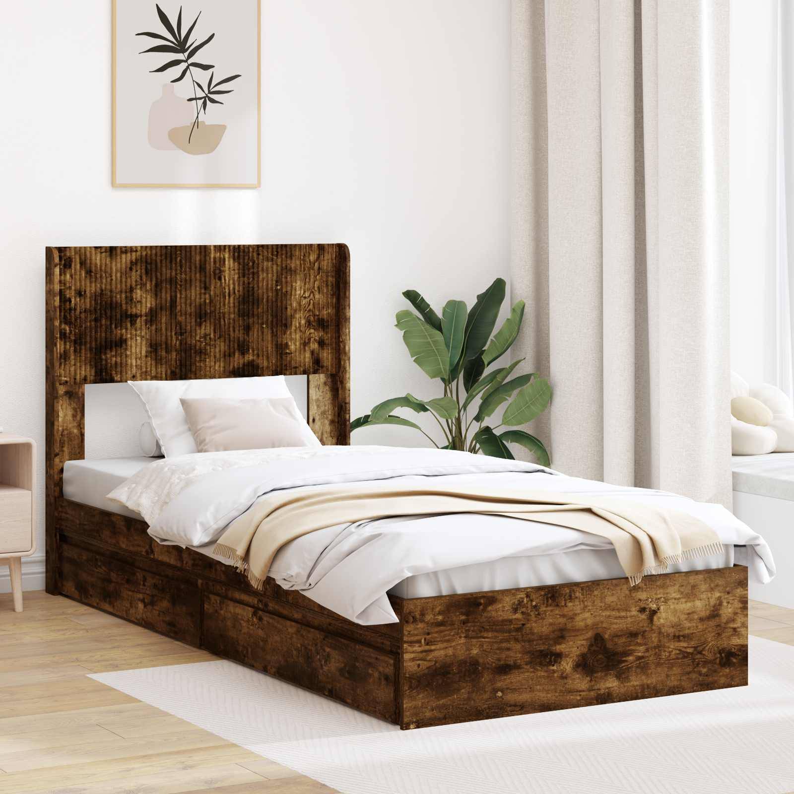 Holzstuhl für den Außenbereich mit schwarzen Seilseiten, grauem Sitzkissen und dunklem Rückenkissen auf weißem Hintergrund.