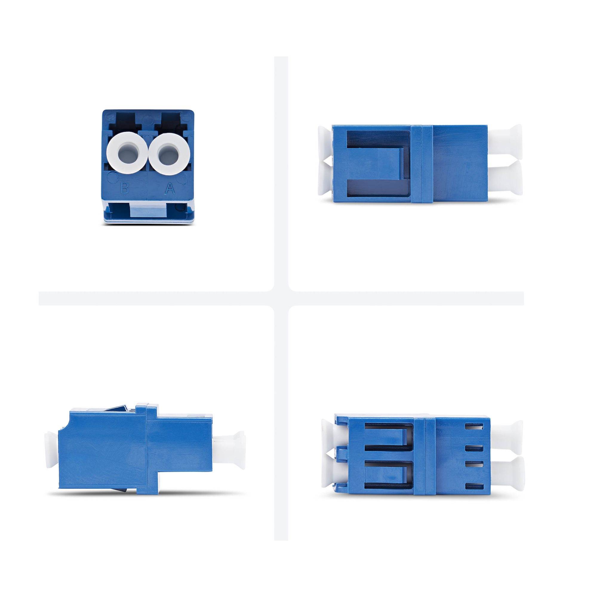 Vier Ansichten eines kleinen, blau 3D-gedruckten mechanischen Teils mit weißen Stiften, von vorne, von der Seite und von oben auf weißem Hintergrund.