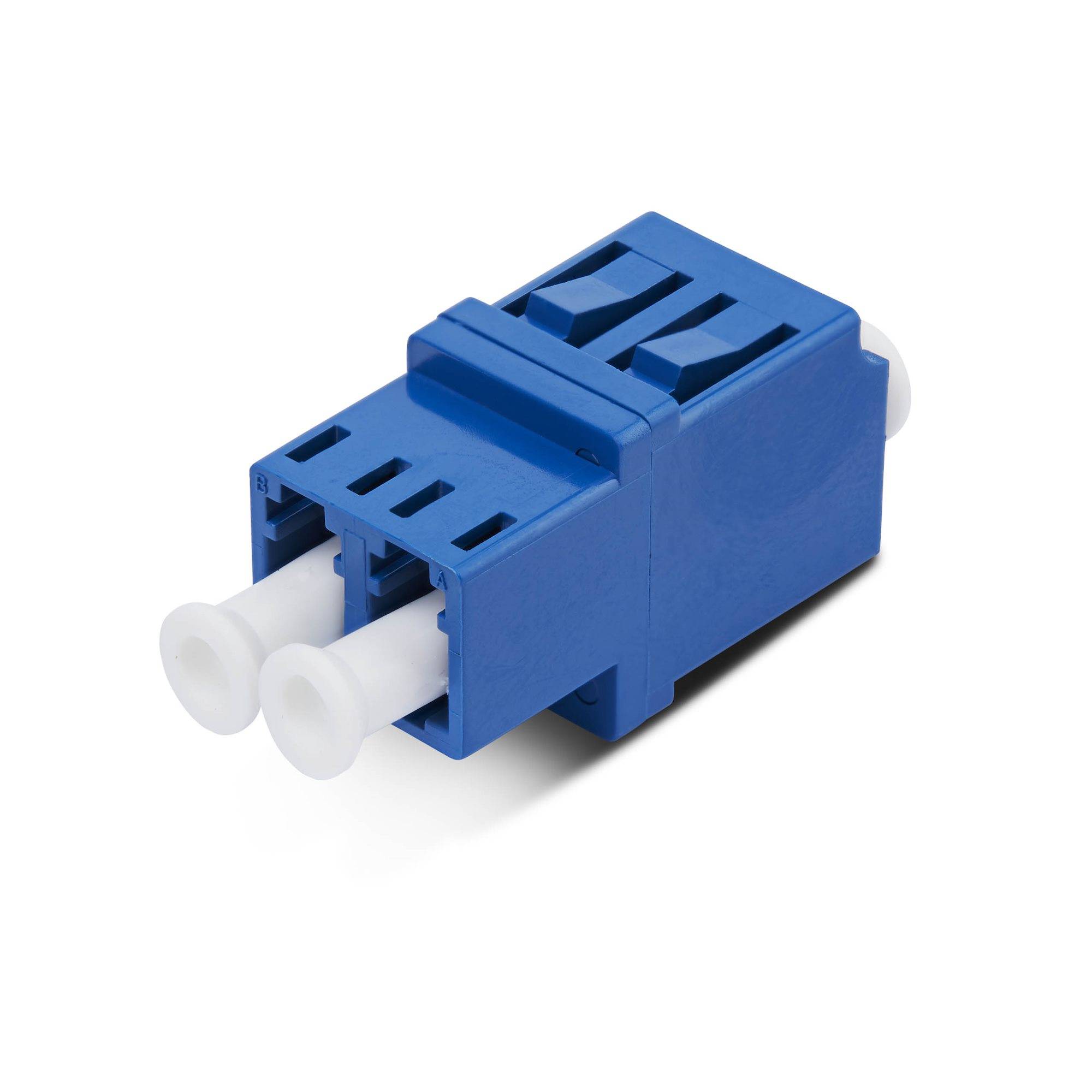 Blauer Lichtwellenleiter-Stecker mit zwei weißen Ferrules auf weißem Hintergrund.