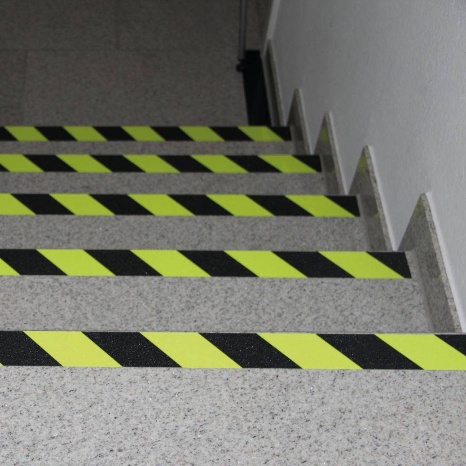 PERMALIGHT® power Antirutschbelag Extrem Kleber R13,schwarz/gelbschraffiert,25mmx6m
