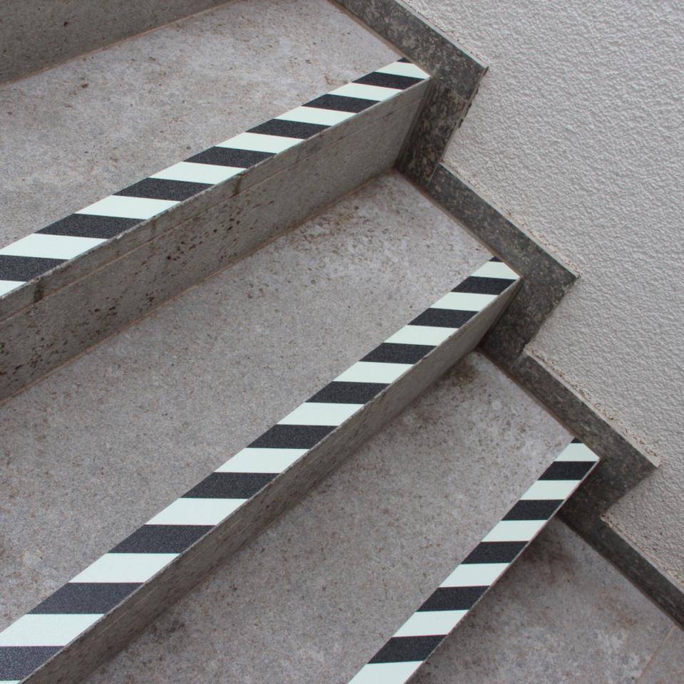 PERMALIGHT® power Antirutschbelag Extrem Kleber R13, lang nachleuchtend schraffiert, 50mmx18,3m
