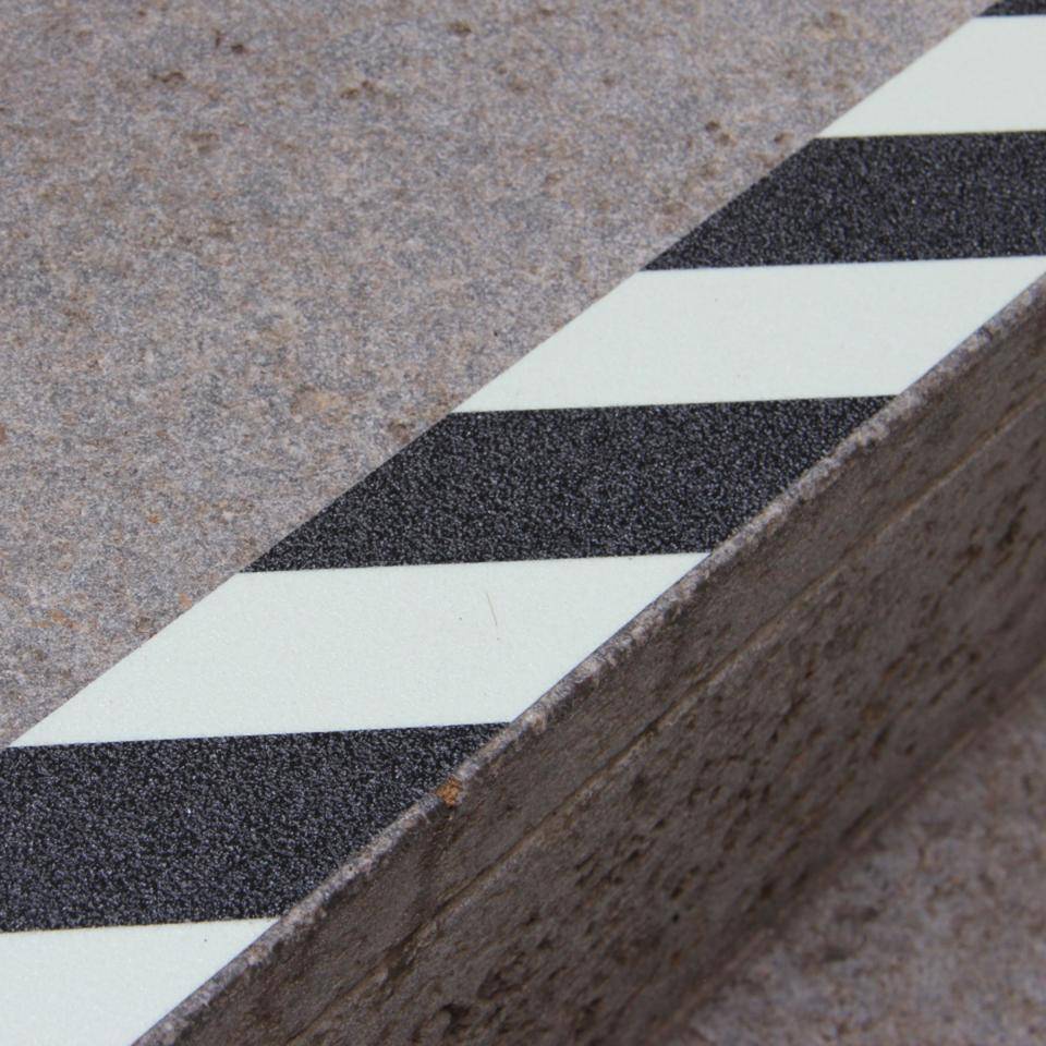 PERMALIGHT® power Antirutschbelag Extrem Kleber R13, lang nachleuchtend schraffiert, 50mmx18,3m