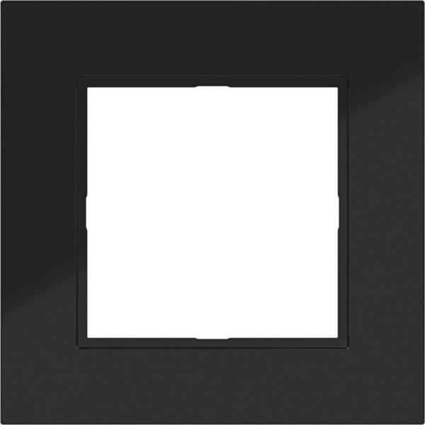 Leeres weißes quadratisches Panel, zentriert auf dunkelgrauem Hintergrund, ähnelt einem leeren Rahmen oder Platzhalter.