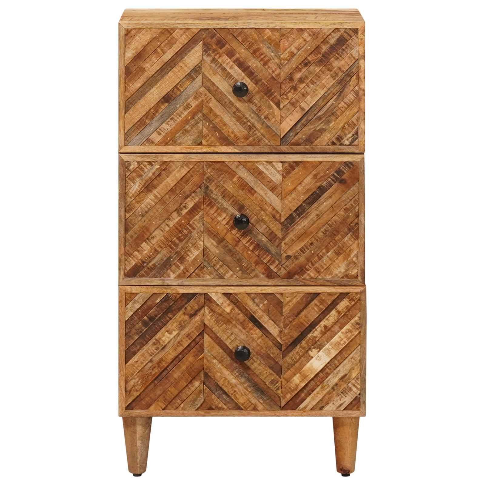 Holzschrank mit drei Schubladen, Chevron-Musterintarsien und verjüngten Beinen, Vorderansicht auf weißem Hintergrund.