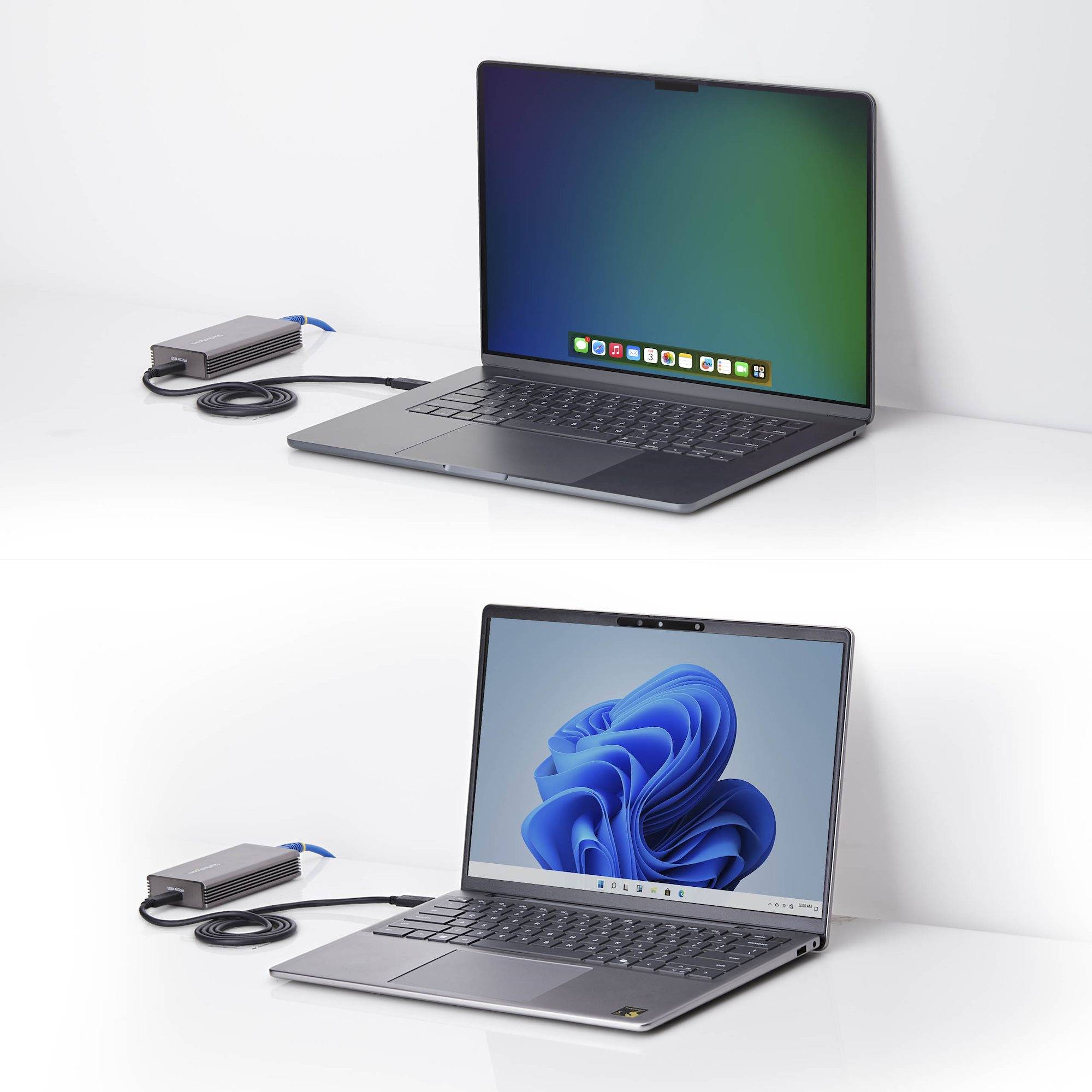 Zwei Laptop-Produktfotos zeigen einen grauen Laptop mit angedocktem Dockingstation auf weißem Hintergrund, eines mit einem blaugrünem Desktop-Bildschirm und eines mit einem Windows-11-Hintergrundbild.