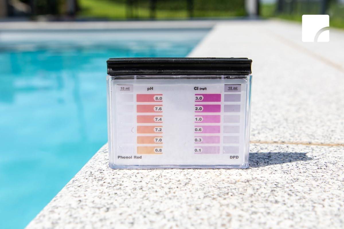 Steinbach Poolpflege Test-Set | Testkit für pH-Wert & freies Chlor + Chlortabs 20 g | Wasseranalyse & Desinfektion in einem Set | schnelllöslich &