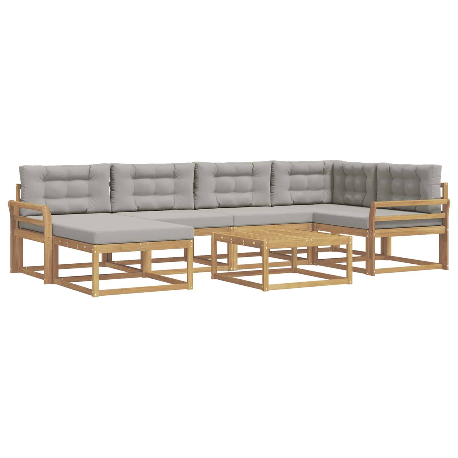 Graues gepolstertes L-förmiges Outdoor-Ecksofa mit hellem Holzrahmen und passendem Couchtisch auf weißem Hintergrund