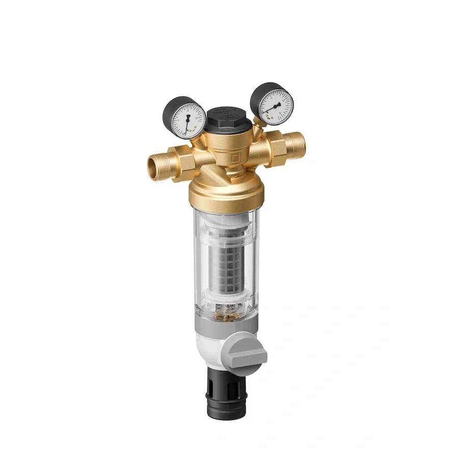 Messing-Inline-Wasserfilter mit durchsichtigem Gehäuse, Druckmessern und Gewinde-Rohranschlüssen auf weißem Hintergrund.