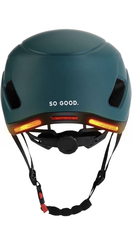 Rückansicht eines blaugrünen Fahrradhelms mit leuchtenden orangefarbenen Rückleuchten und Kinnriemen, auf dem der Text „so good." zu sehen ist.