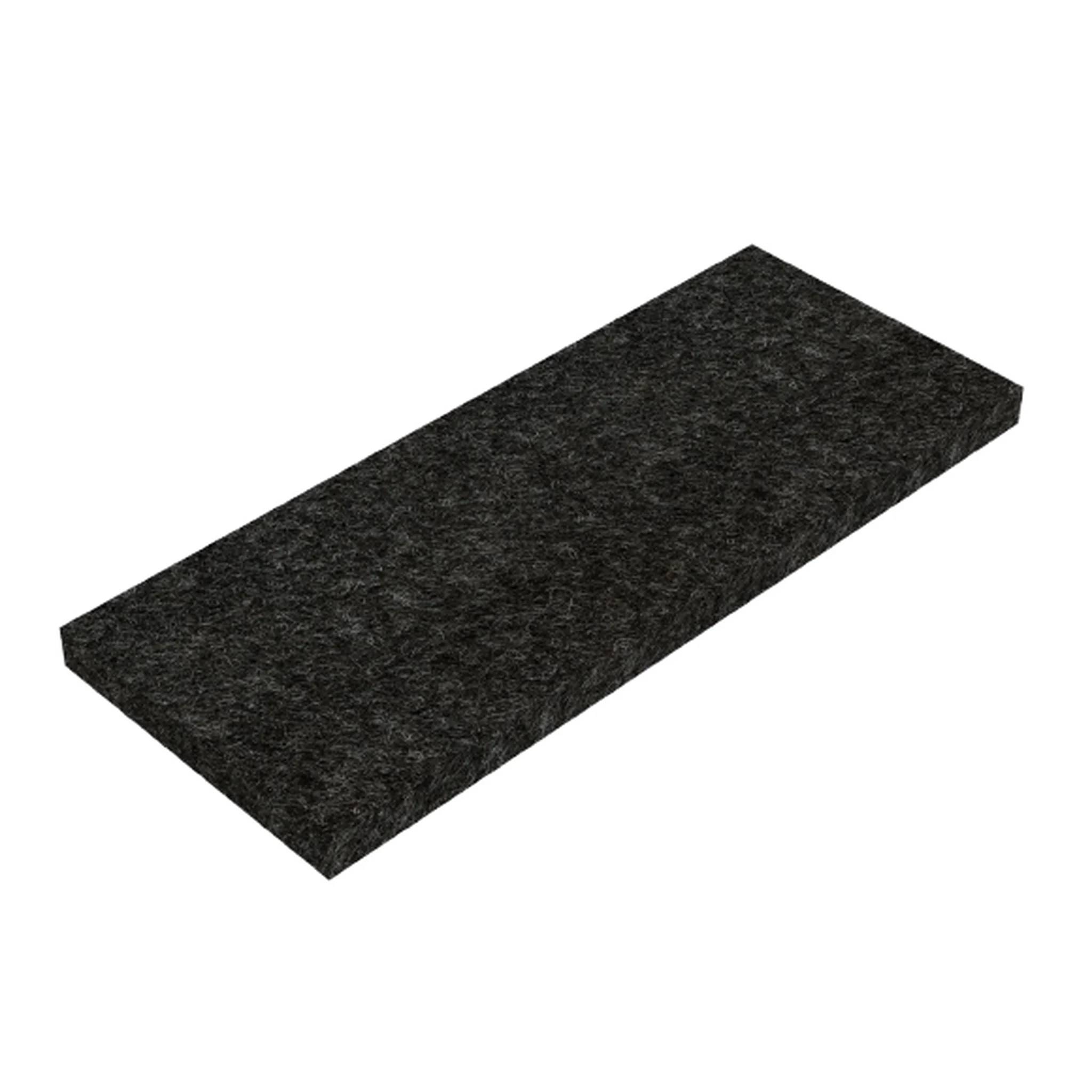 Ein schwarzes rechteckiges Schaum- oder Filzpad, in Perspektive auf einem einfachen weißen Hintergrund dargestellt.