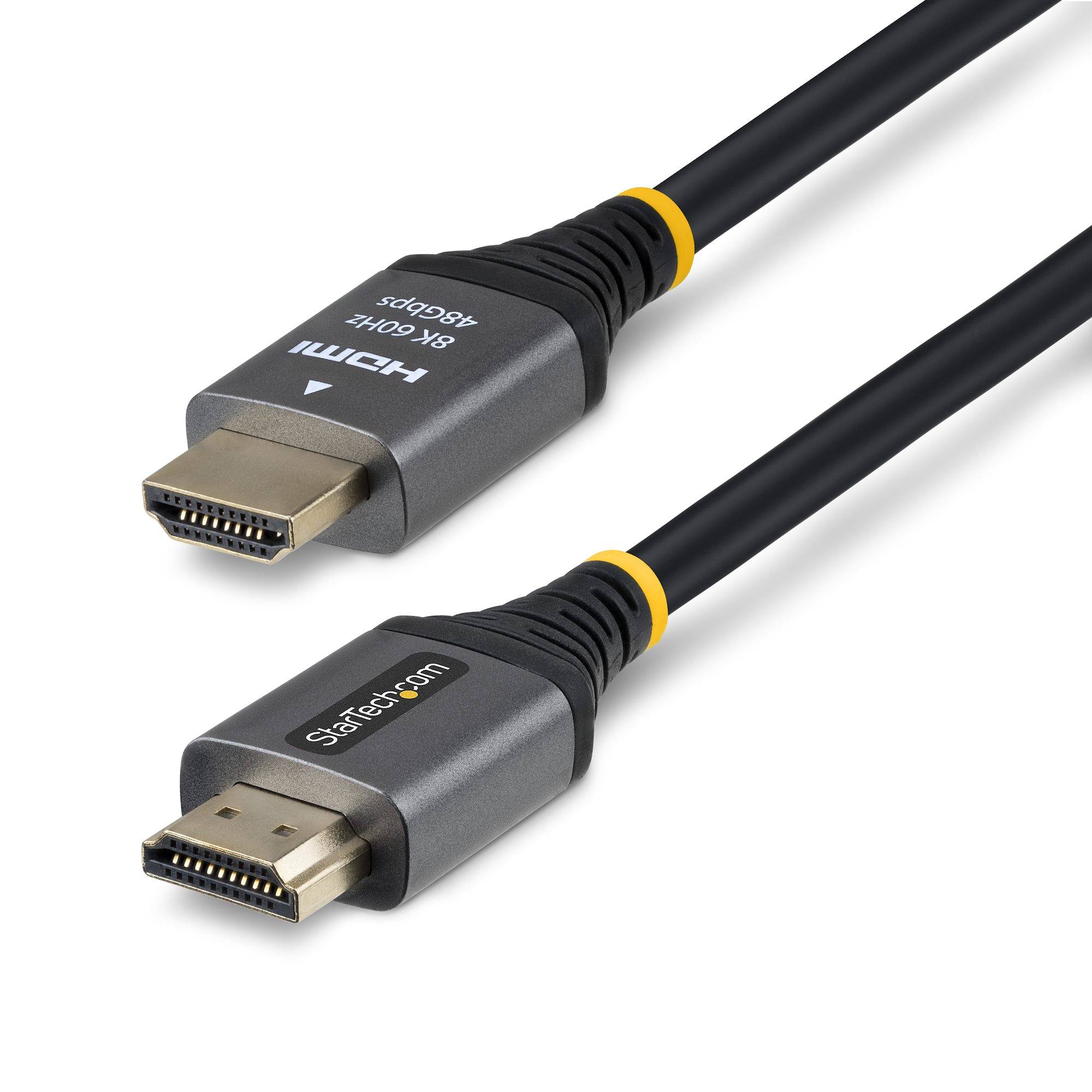Nahaufnahme von zwei HDMI-Kabeln mit männlichen Steckern, eines mit der Bezeichnung „HDMI 4K 60Hz 18Gbps