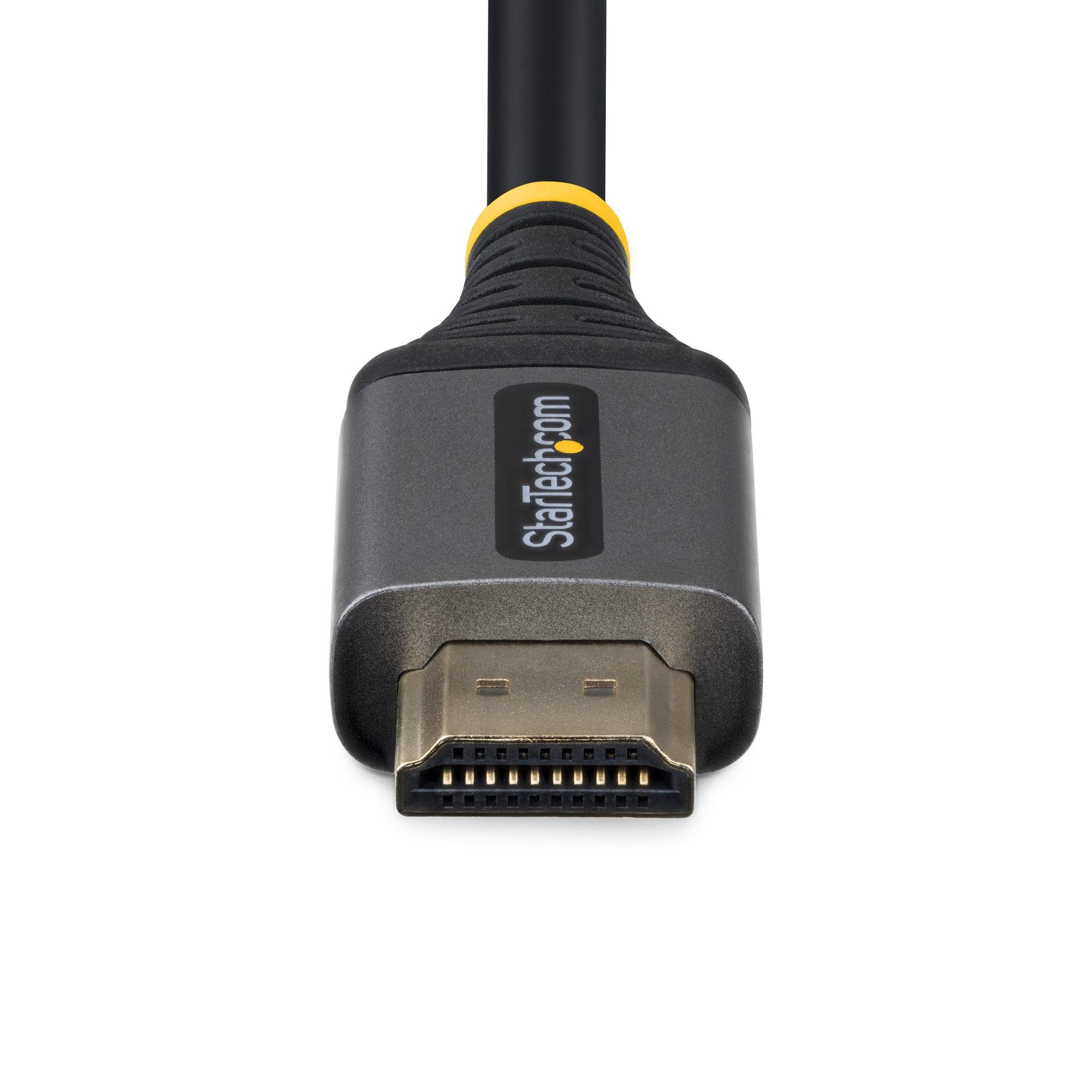 Nahaufnahme eines StarTech.com HDMI-Kabelsteckers mit einem schwarzen Kabel auf weißem Hintergrund.
