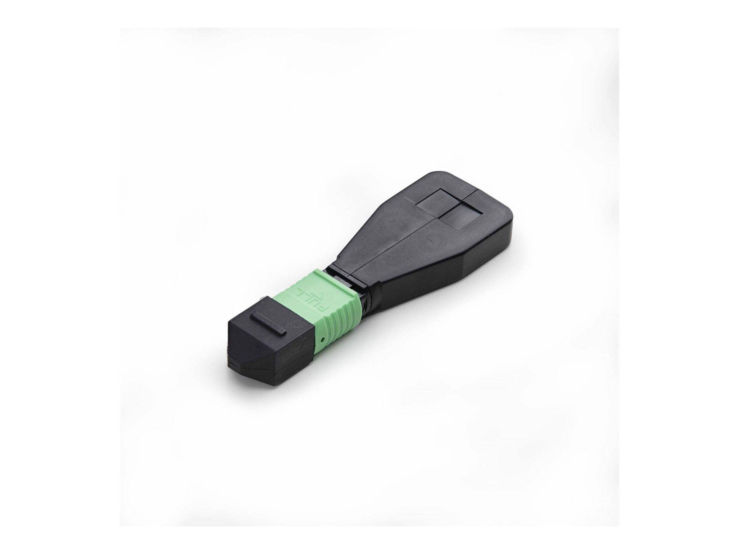 Schwarzer Glasfaser-Adapter mit grünem Stecker, isoliert auf weißem Hintergrund dargestellt.