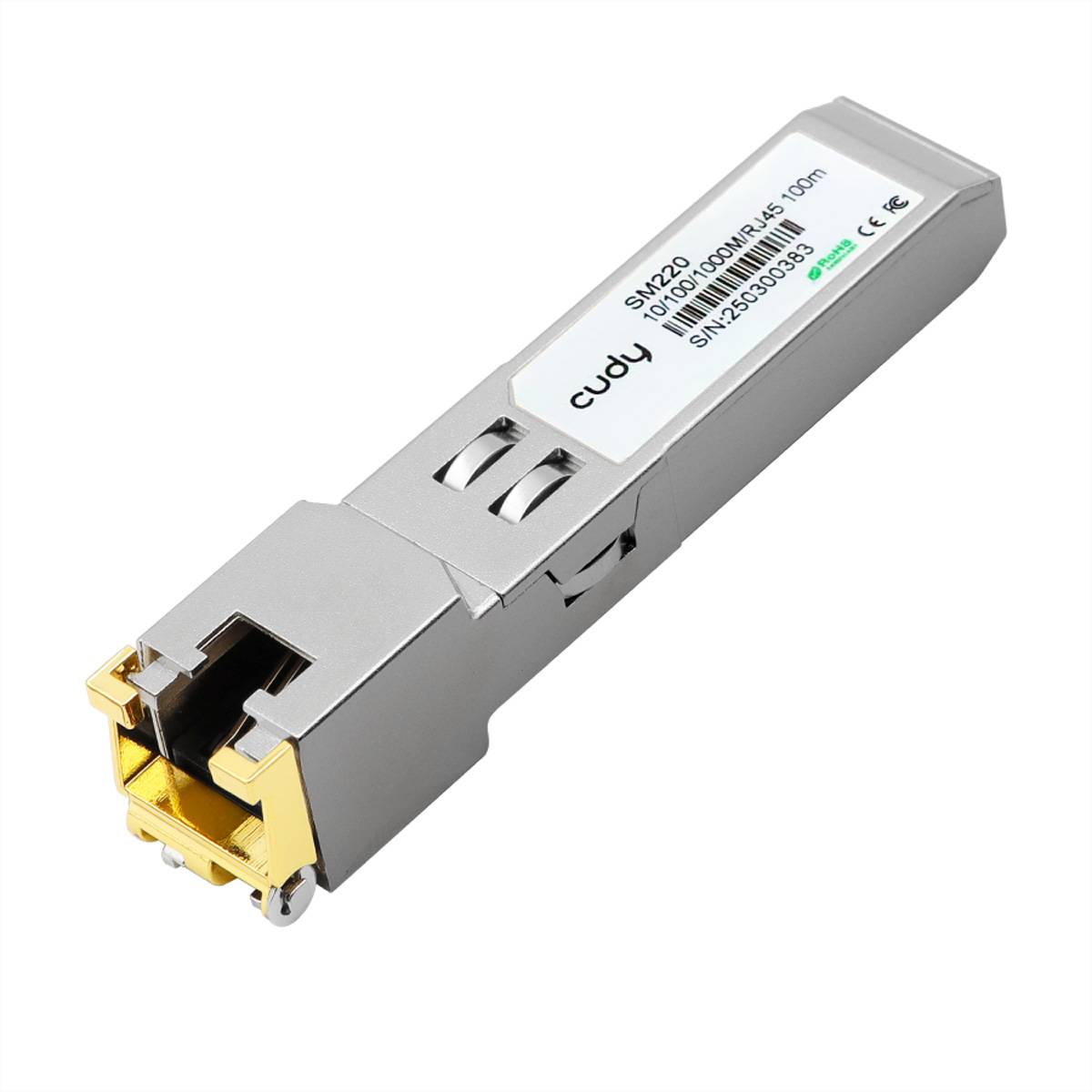 Silbernes SFP-Transceiver-Modul mit goldenem Frontanschluss, isoliert auf weißem Hintergrund dargestellt.