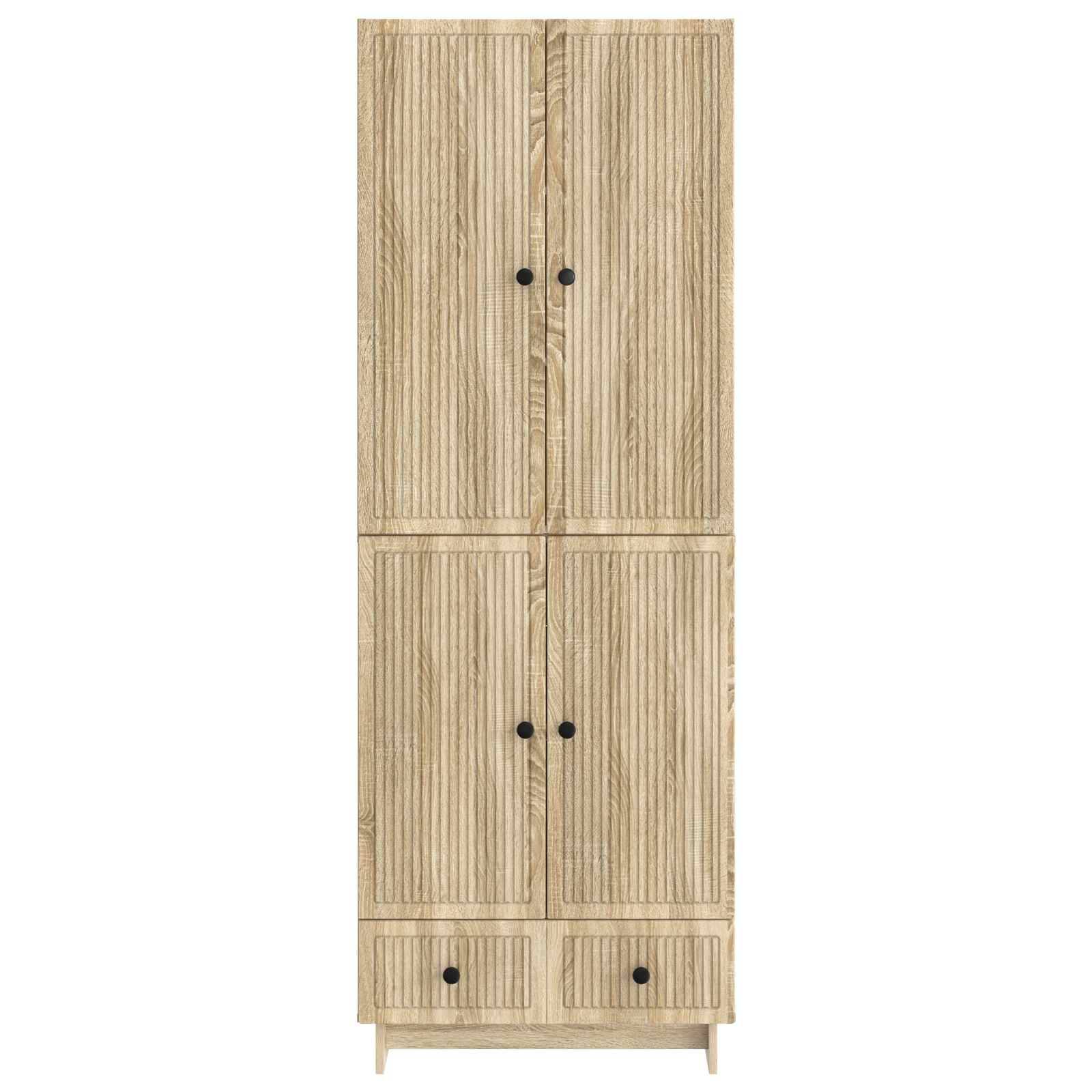 Hoher Schrank aus hellem Holz mit vier Kastentüren und zwei kleinen Schubladen unten, jede mit runden schwarzen Griffen.