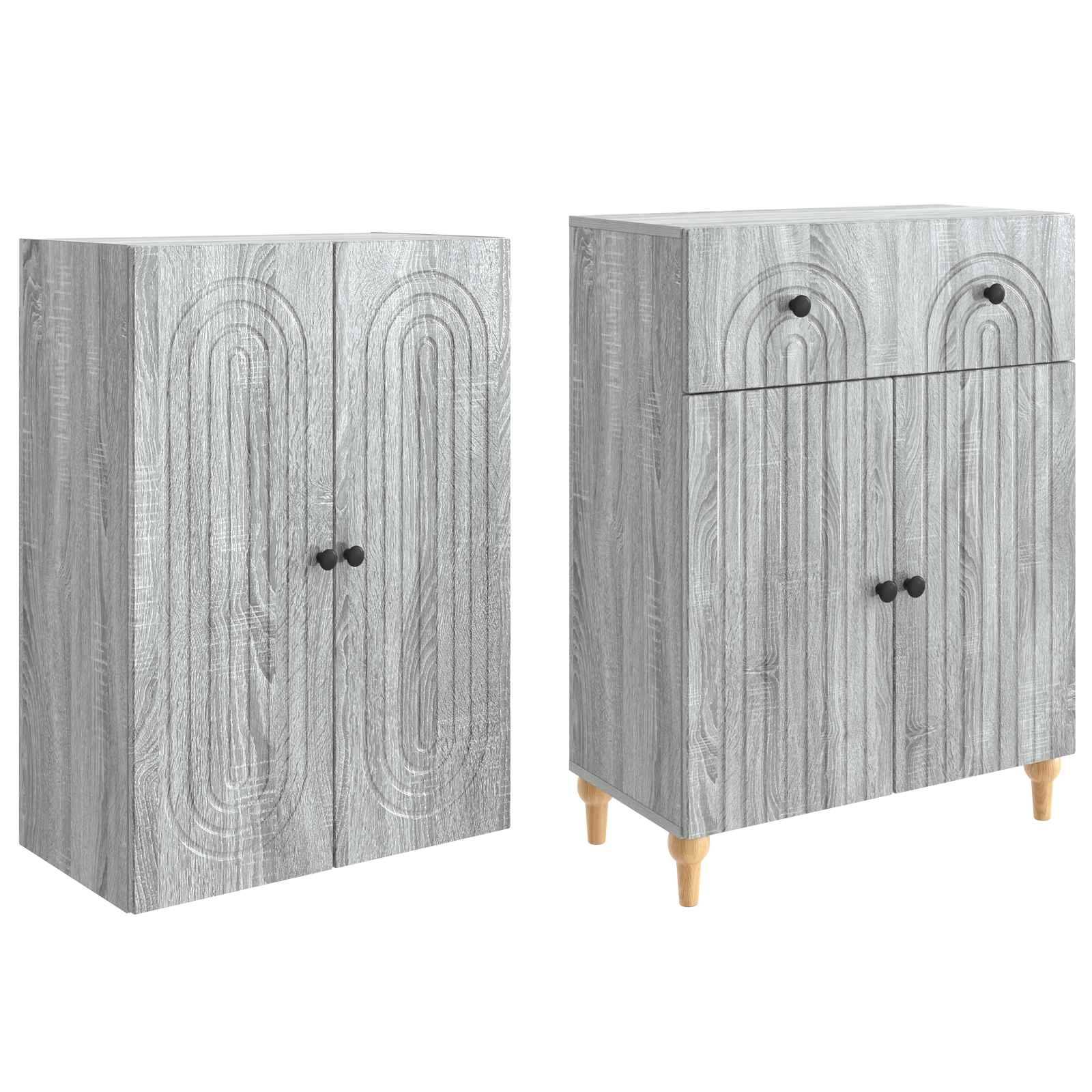 Zwei Ansichten eines grauen Schranks mit Holzmaserung, Türen mit Bogenmuster und schwarzen Knöpfen, gezeigt mit und ohne kurze Holzbeine.