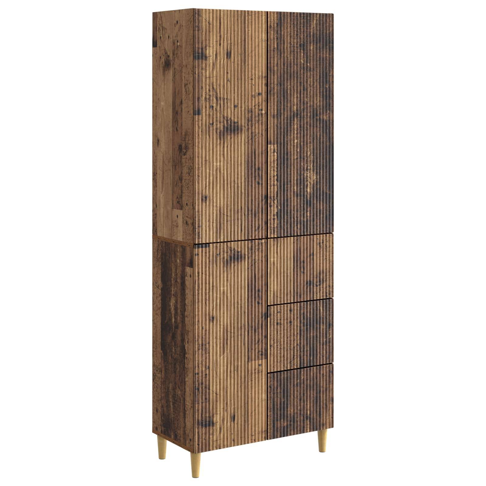 Hoher Holzschrank mit vertikal lamellenverstärkten Türen und Schubladen auf vier Beinen.