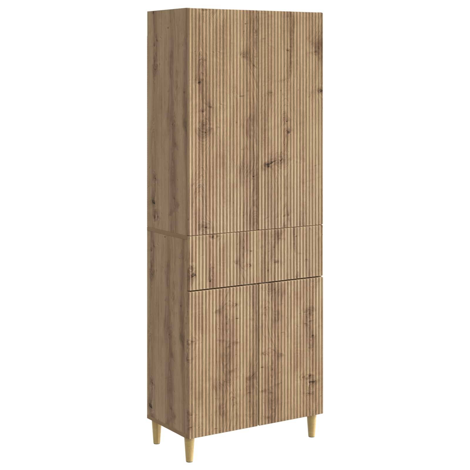 Hohes Möbel mit Holzmaserung, gerippte Türen und vier schlanke goldene Beine auf weißem Hintergrund.