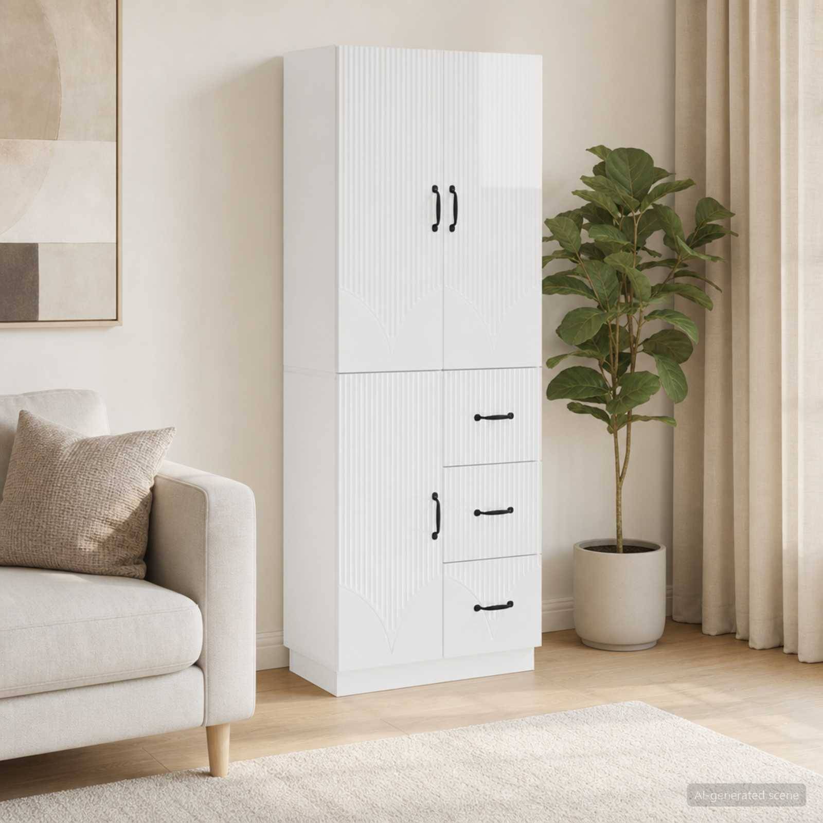 Weißer Aktenschrank mit schwarzen Griffen neben einer Topfpflanze in einem hellen Wohnzimmer neben einem Sofa und Vorhängen.