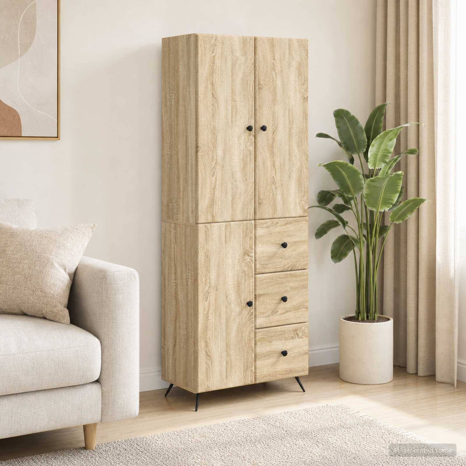 Modernes Wohnzimmer mit einem hohen Holzschrank neben einem Sofa, einem Teppich und einer Topfpflanze in der Nähe eines Fensters mit Vorhängen.