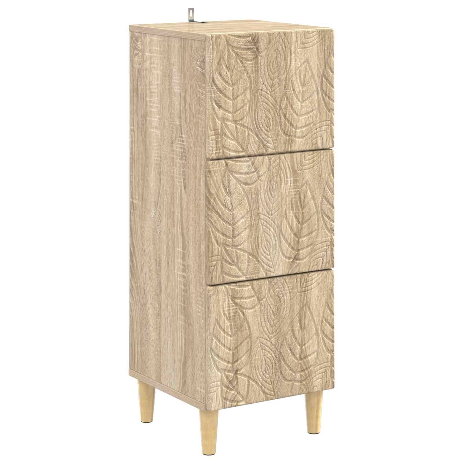 Hohes Hellholz-Schränkchen mit drei Schubladen, Blattmuster auf den Schubladenfronten und konisch zulaufenden Beinen auf weißem Hintergrund.