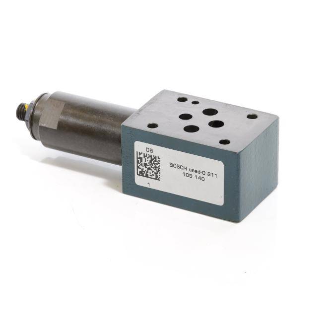 Blaues SCHUNK-Maschinenetikett auf Metallteil, das „PGN 64/1 IS 370460