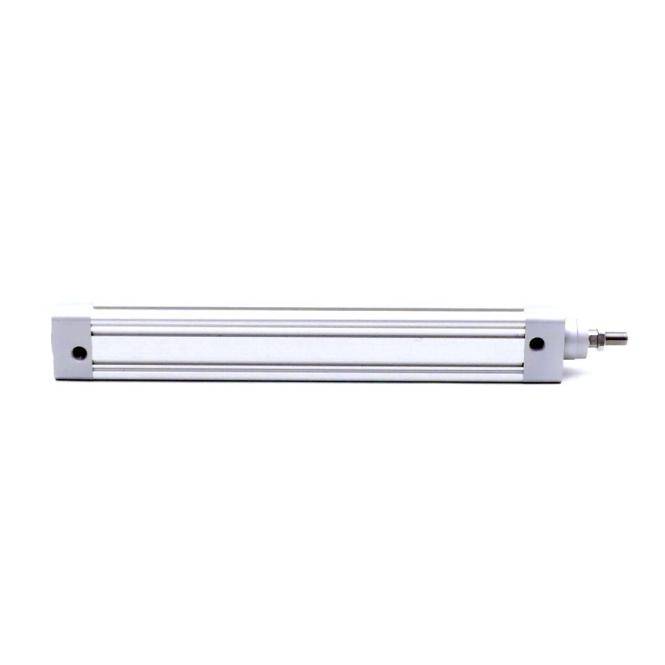 Silberner pneumatischer Zylinder-Aktuator mit Gewindebolzenende, horizontal auf weißem Hintergrund dargestellt.