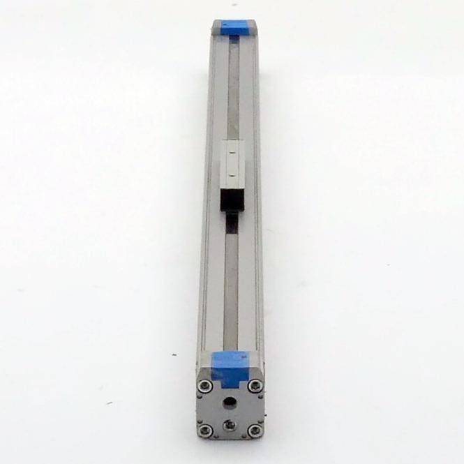 Linearer Aktuator mit Schlitten, vertikal auf weißem Hintergrund dargestellt.