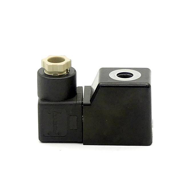 Schwarze Solenoidventilspule mit beigem Stecker, isoliert auf weißem Hintergrund dargestellt.