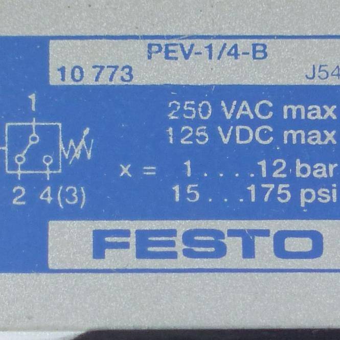 Elektromagnetische Kupplungsspuleneinheit mit angebrachtem grauem Kabel und freiliegenden Drahtleitern auf weißem Hintergrund.