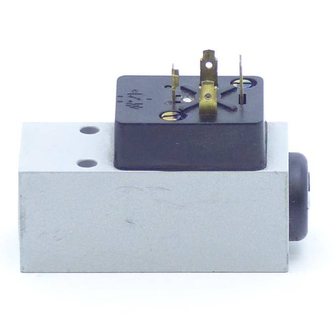 Ein kleines rechteckiges Elektronik-Relaismodul mit schwarzer Oberseite, drei Messinganschlüssen und einem seitlich angebrachten schwarzen Betätiger oder Stecker.