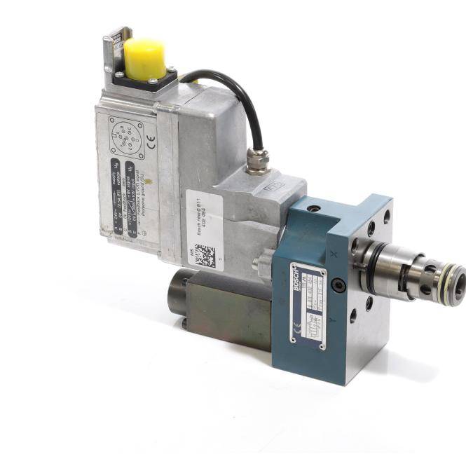 Industrieller pneumatischer Ventilaktuator mit Metallgehäuse, gelbem Verschluss und hervorstehendem zylindrischem Schaft auf weißem Hintergrund.