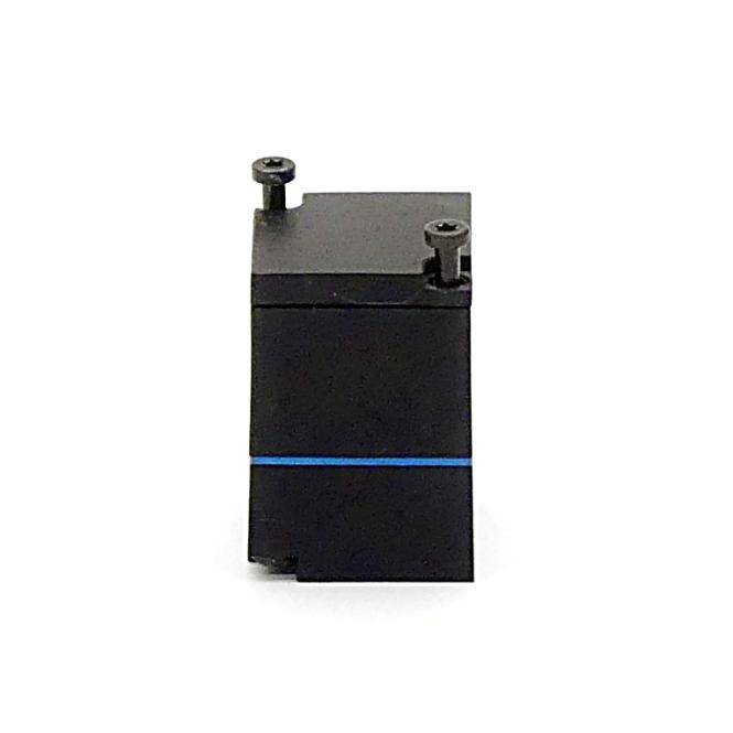 Kleine schwarze rechteckige elektronische Komponente mit zwei Schraubklemmen oben und einem dünnen blauen Streifen in der Nähe des Bodens, gezeigt auf weißem Hintergrund
