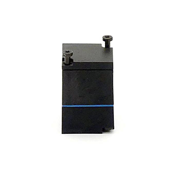 Schwarze rechteckige elektronische Komponente oder Batteriepacks mit zwei oberen Anschlüssen und einem dünnen blauen Streifen auf weißem Hintergrund