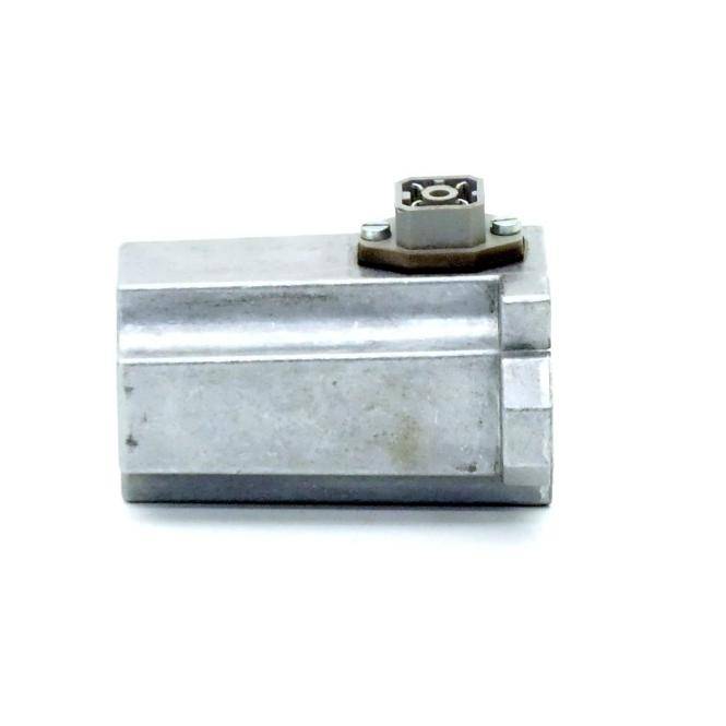Kleine silberfarbene rechteckige Metallkomponente mit oben angebrachtem elektrischen Anschluss, gezeigt auf weißem Hintergrund.
