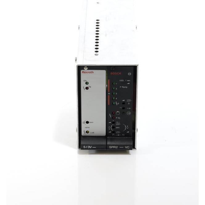 BOSCH Rexroth Industriesteuermodul mit Anzeigelichtern und Drehreglern, frontal auf weißem Hintergrund dargestellt.